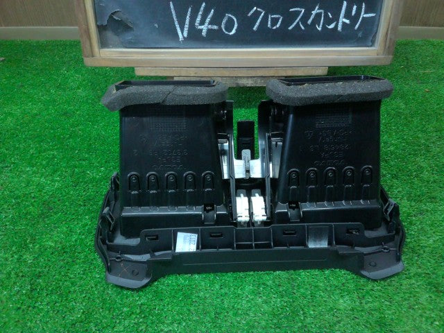 【中古】ボルボ 40シリーズ DBA-MB5204T エアコン吹き出し口