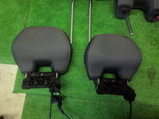 【中古】ボルボ 40シリーズ DBA-MB5204T ヘッドレスト