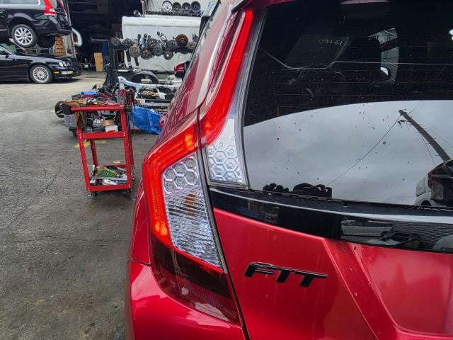 【中古】フィット DAA-GP5 左 テールランプ