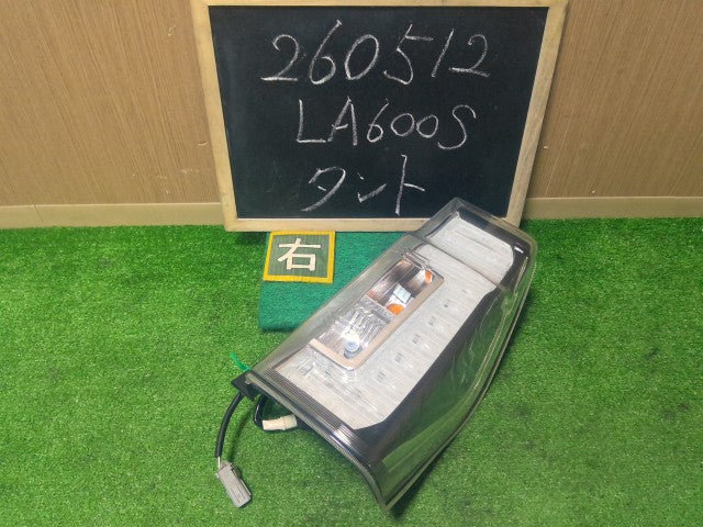 【中古】タント DBA-LA600S 右 テールランプ
