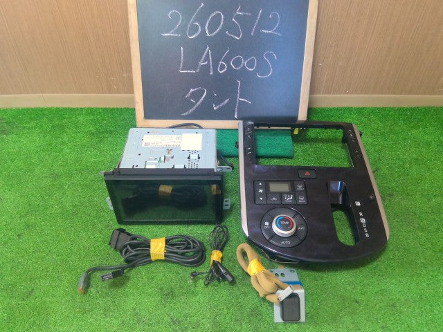 【中古】タント DBA-LA600S ダイハツ純正 カーナビゲーション