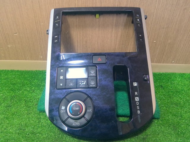 【中古】タント DBA-LA600S ダイハツ純正 カーナビゲーション