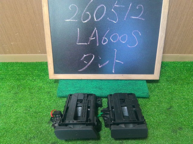 【中古】タント DBA-LA600S ドリンクホルダー 左右セット