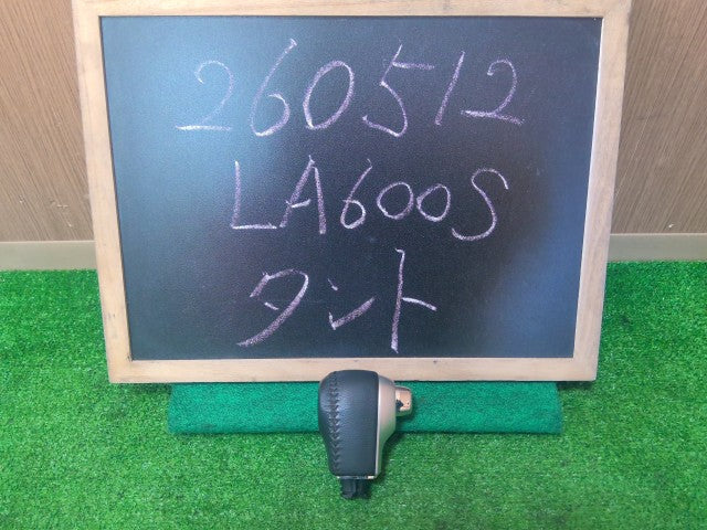 【中古】タント DBA-LA600S レザー 革
