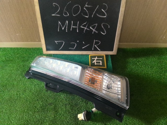 【中古】ワゴンＲ DAA-MH44S 右 テールランプ