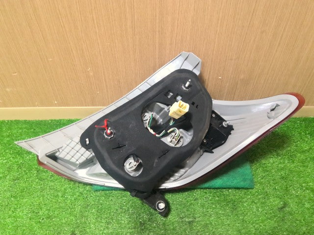 【中古】ヴィッツ DBA-NSP130 左 テールランプ