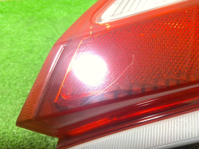 【中古】ヴィッツ DBA-NSP130 左 テールランプ