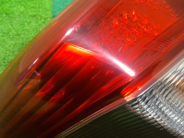 【中古】ヴィッツ DBA-NSP130 左 テールランプ
