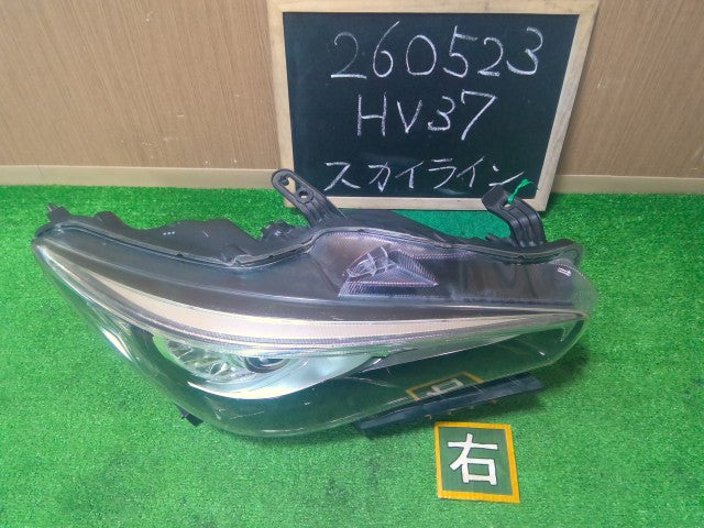 【中古】スカイライン DAA-HV37 右 ヘッドランプ