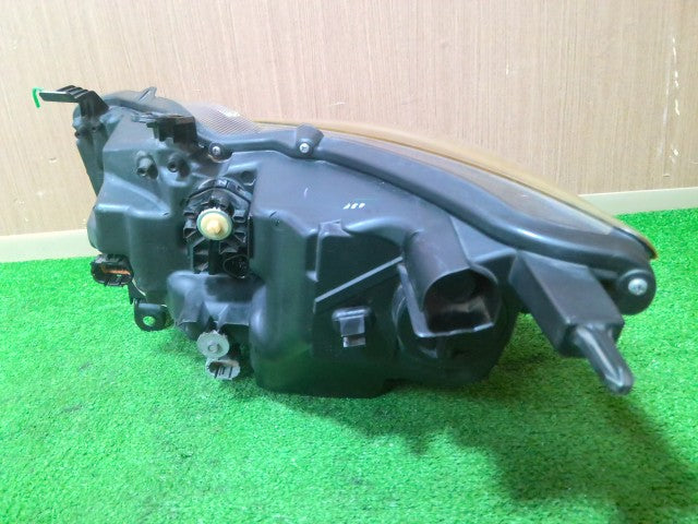 【中古】スカイライン DAA-HV37 右 ヘッドランプ