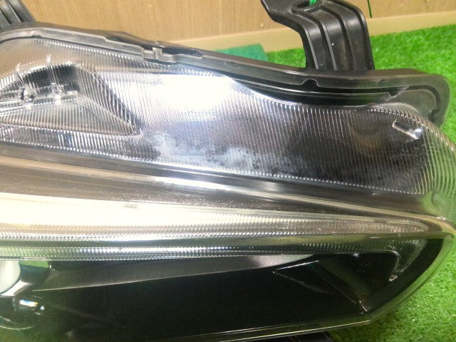 【中古】スカイライン DAA-HV37 右 ヘッドランプ