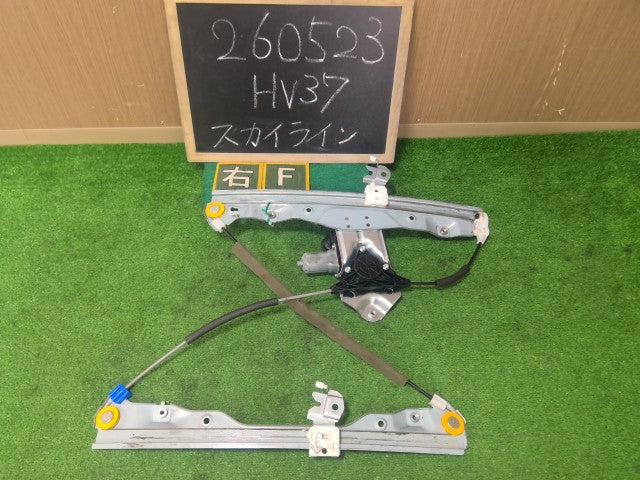 【中古】スカイライン DAA-HV37 右 フロント