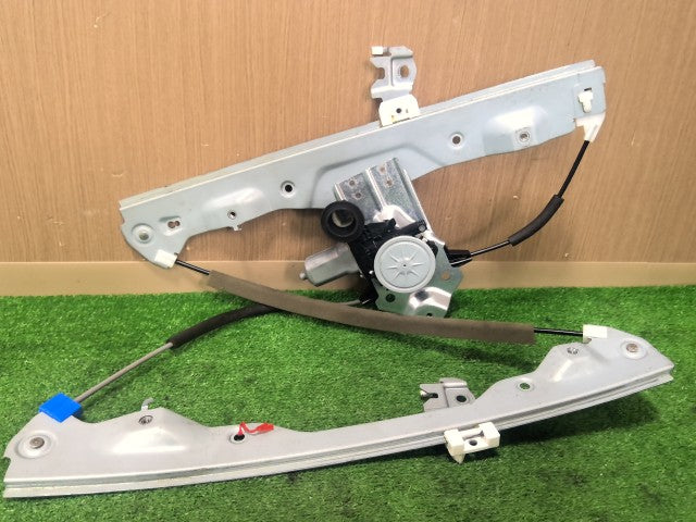 【中古】スカイライン DAA-HV37 左 フロント