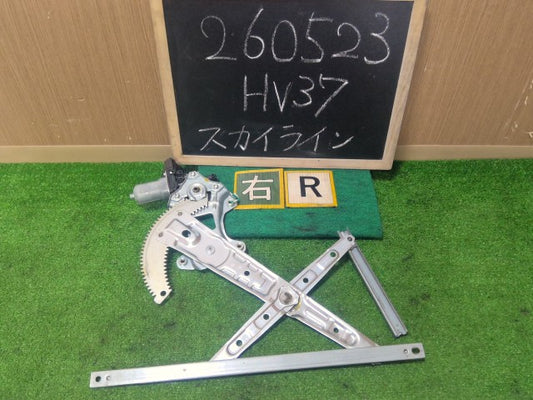 【中古】スカイライン DAA-HV37 右 リア