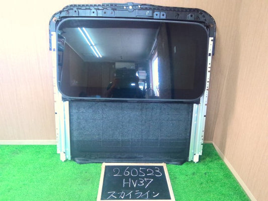 【中古】スカイライン DAA-HV37 サンルーフ ガラス