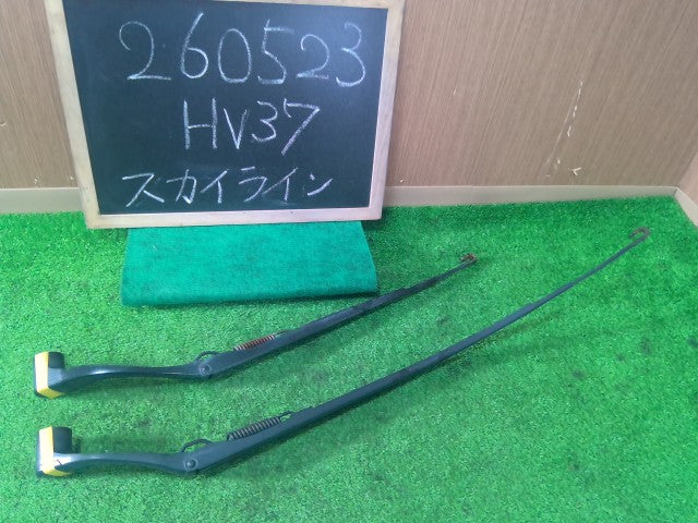 【中古】スカイライン DAA-HV37 フロント ワイパーアーム