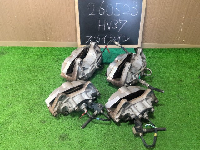 【中古】スカイライン DAA-HV37 前後 左右