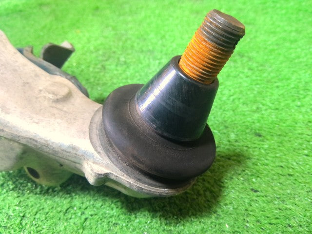【中古】スカイライン DAA-HV37 右 フロント