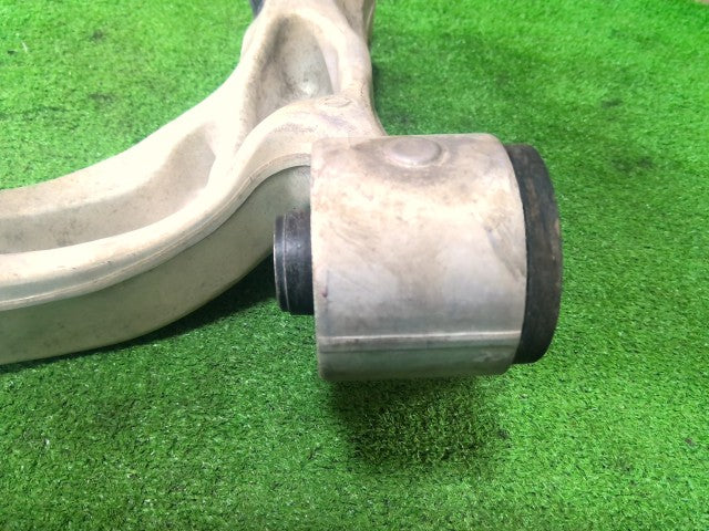 【中古】スカイライン DAA-HV37 右 フロント