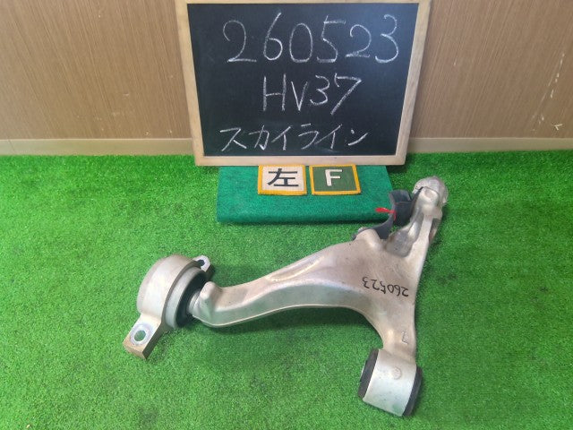 【中古】スカイライン DAA-HV37 左 フロント