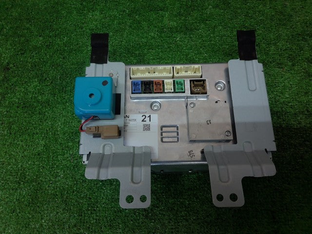 【中古】スカイライン DAA-HV37 マルチ モニター