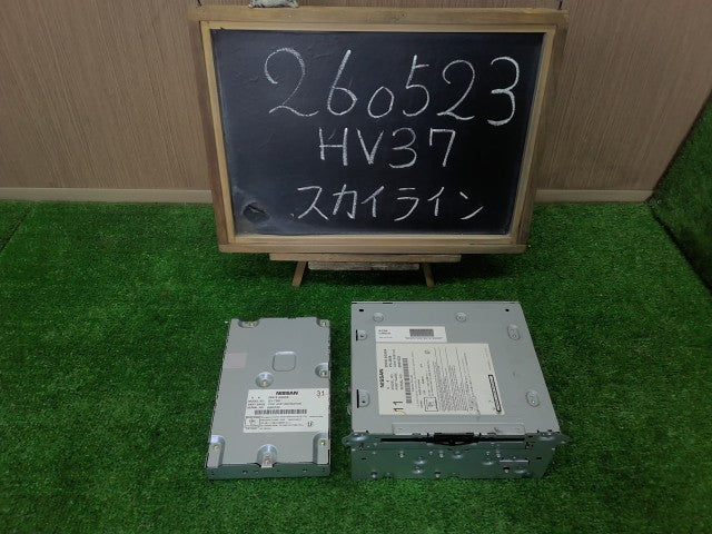 【中古】スカイライン DAA-HV37 カーナビゲーション ナビ