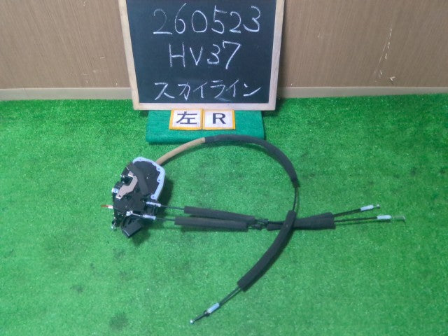 【中古】スカイライン DAA-HV37 左 リア