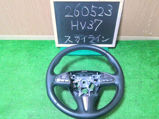 【中古】スカイライン DAA-HV37 革 レザー