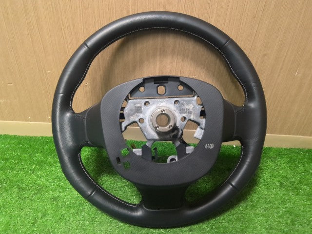 【中古】スカイライン DAA-HV37 革 レザー