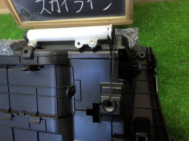 【中古】スカイライン DAA-HV37 助手席 下側