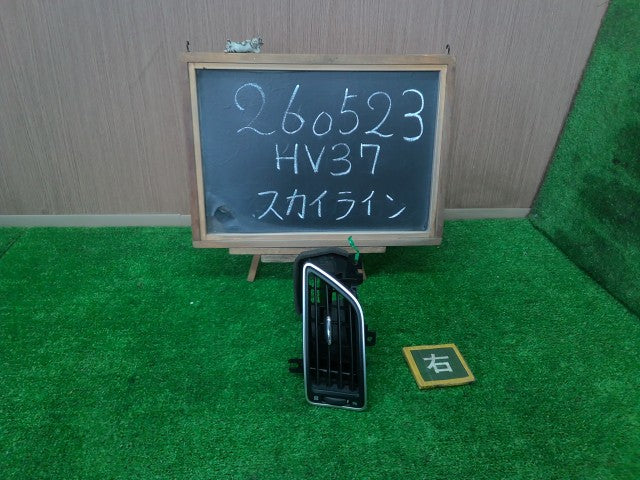 【中古】スカイライン DAA-HV37 運転席 右