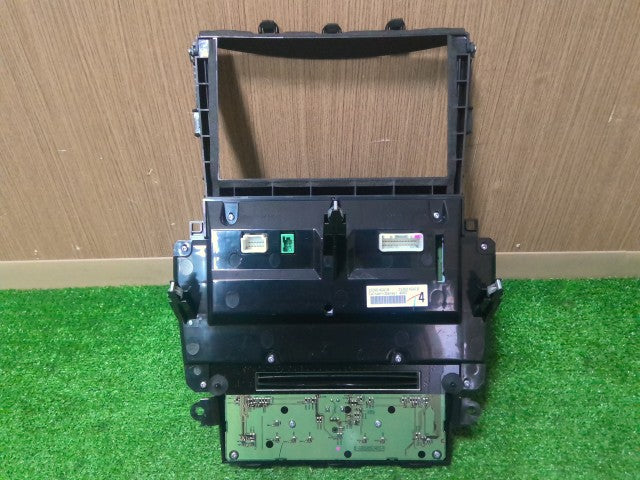 【中古】スカイライン DAA-HV37 オーディオパネル エアコンスイッチ