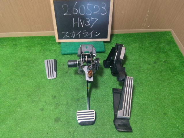 【中古】スカイライン DAA-HV37 アクセル ブレーキ