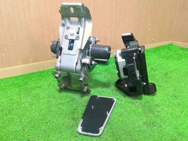 【中古】スカイライン DAA-HV37 アクセル ブレーキ