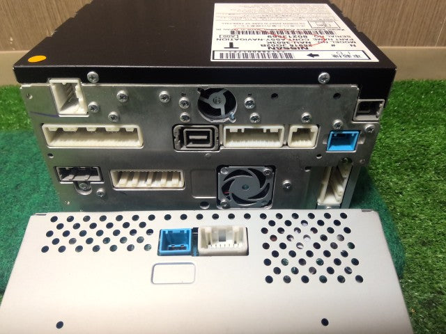 【中古】ティーダ DBA-C11 カーナビゲーション NAUｰ3503K