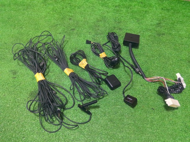 【中古】ティーダ DBA-C11 カーナビゲーション NAUｰ3503K