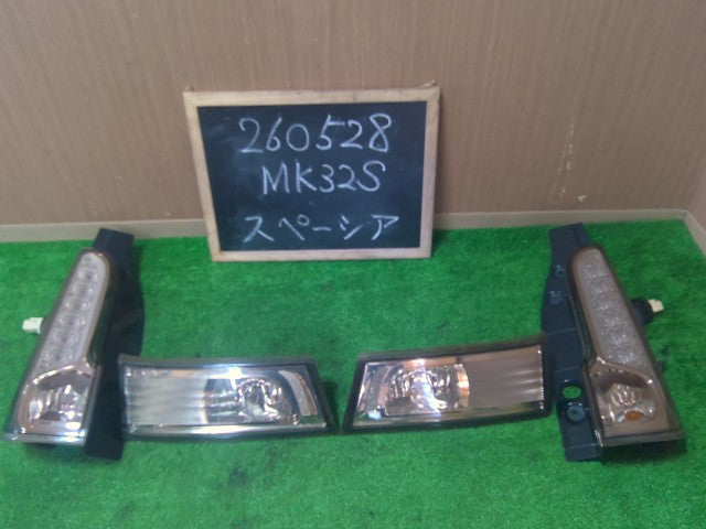 【中古】スペーシア DBA-MK32S 左右 テールランプ