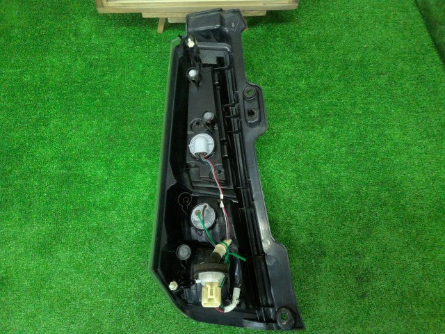 【中古】ワゴンＲ DBA-MH34S 右 テールランプ