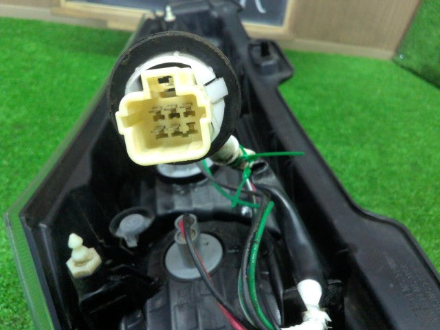 【中古】ワゴンＲ DBA-MH34S 右 テールランプ