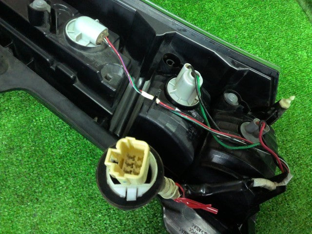 【中古】ワゴンＲ DBA-MH34S 左 テールランプ