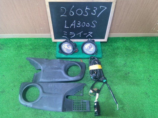 【中古】ミライース DBA-LA300S バンパー用 フォグランプ