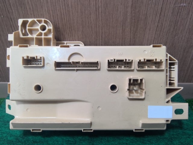【中古】ミライース DBA-LA300S ヒューズボックス 助手席側