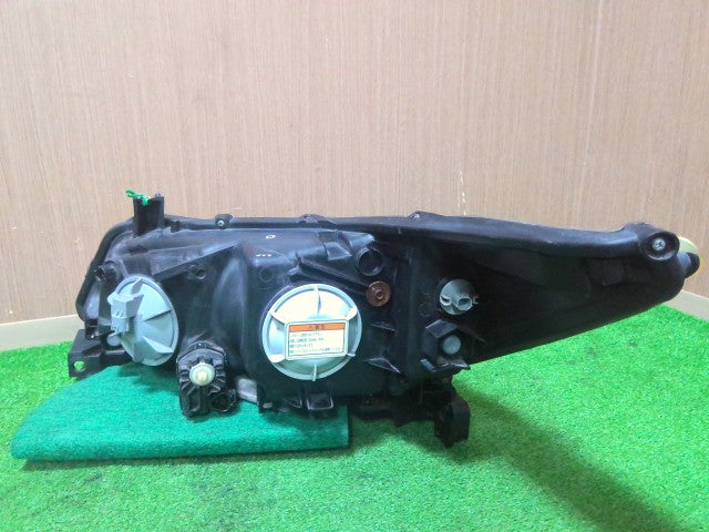 【中古】ストリーム DBA-RN8 右 ヘッドランプ