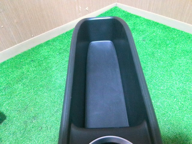【中古】ストリーム DBA-RN8 センター コンソール
