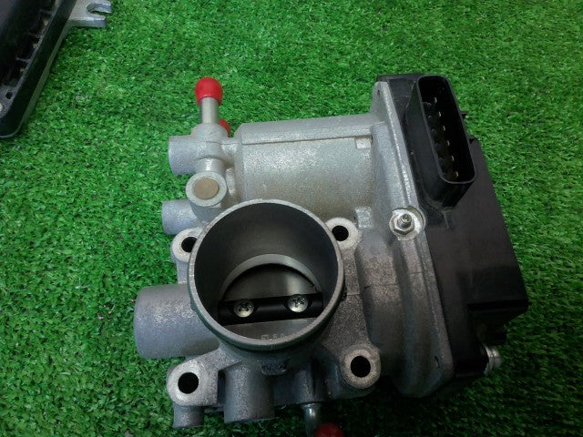 【中古】ワゴンＲ DBA-MH34S スロットルボディ スロボ