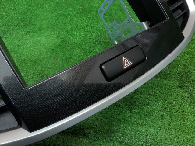 【中古】ワゴンＲ DBA-MH34S オーディオパネル ハザードスイッチ