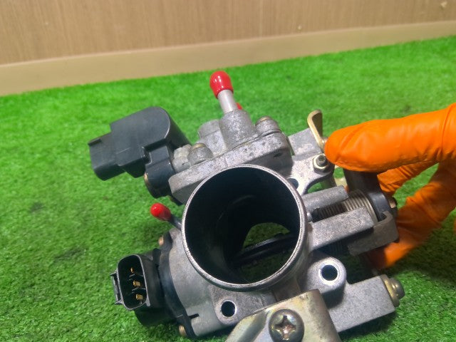 【中古】プレオ GF-RA2 スロットルボディ スロボ