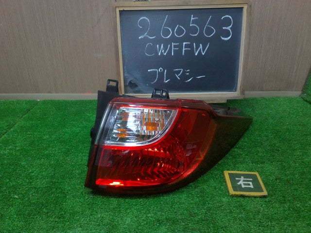 【中古】プレマシー DBA-CWFFW 右 テールランプ