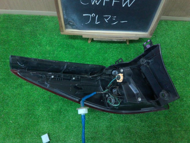 【中古】プレマシー DBA-CWFFW 右 テールランプ