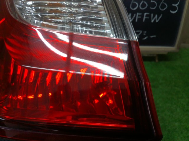 プレマシー 左テールランプ DBA-CWFFW C513-51-160E